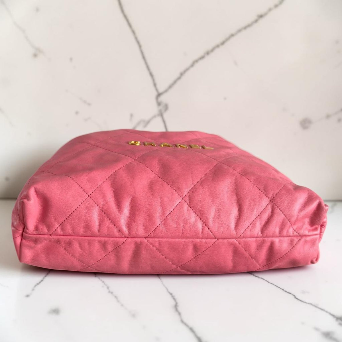 Chanel – Chanel 22 Medium Pink Microchip (GHW)
