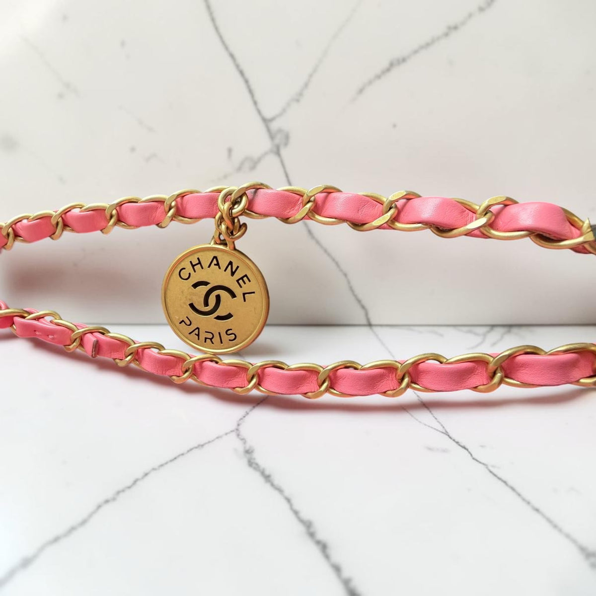 Chanel – Chanel 22 Medium Pink Microchip (GHW)