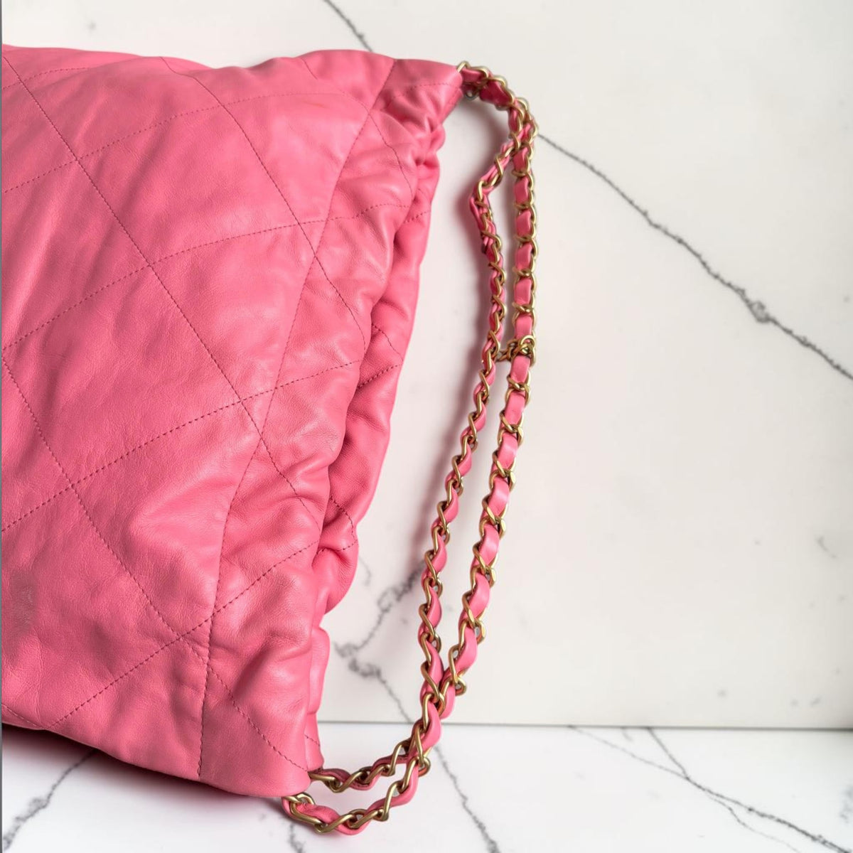 Chanel – Chanel 22 Medium Pink Microchip (GHW)