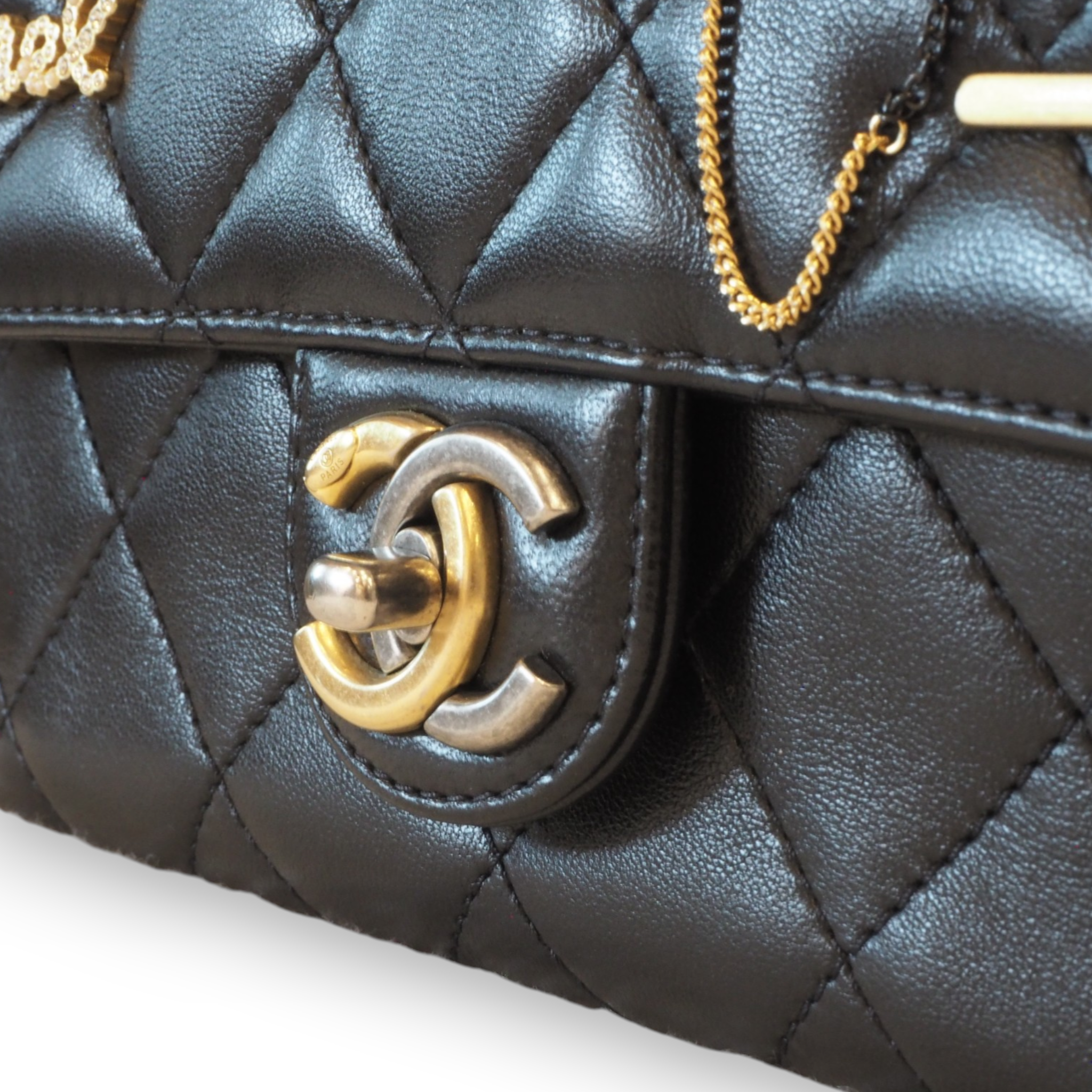 NEW CHANEL - 8.5" Matelasse Hairpin Shoulder Black Microchip