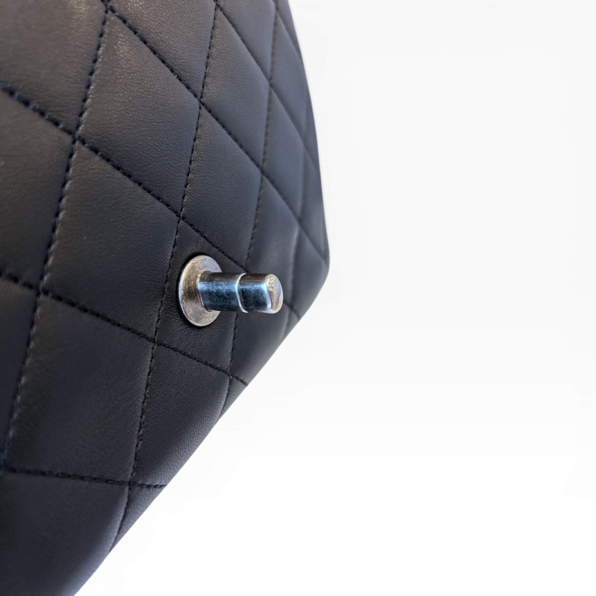 NEW CHANEL - 8.5" Matelasse Hairpin Shoulder Black Microchip