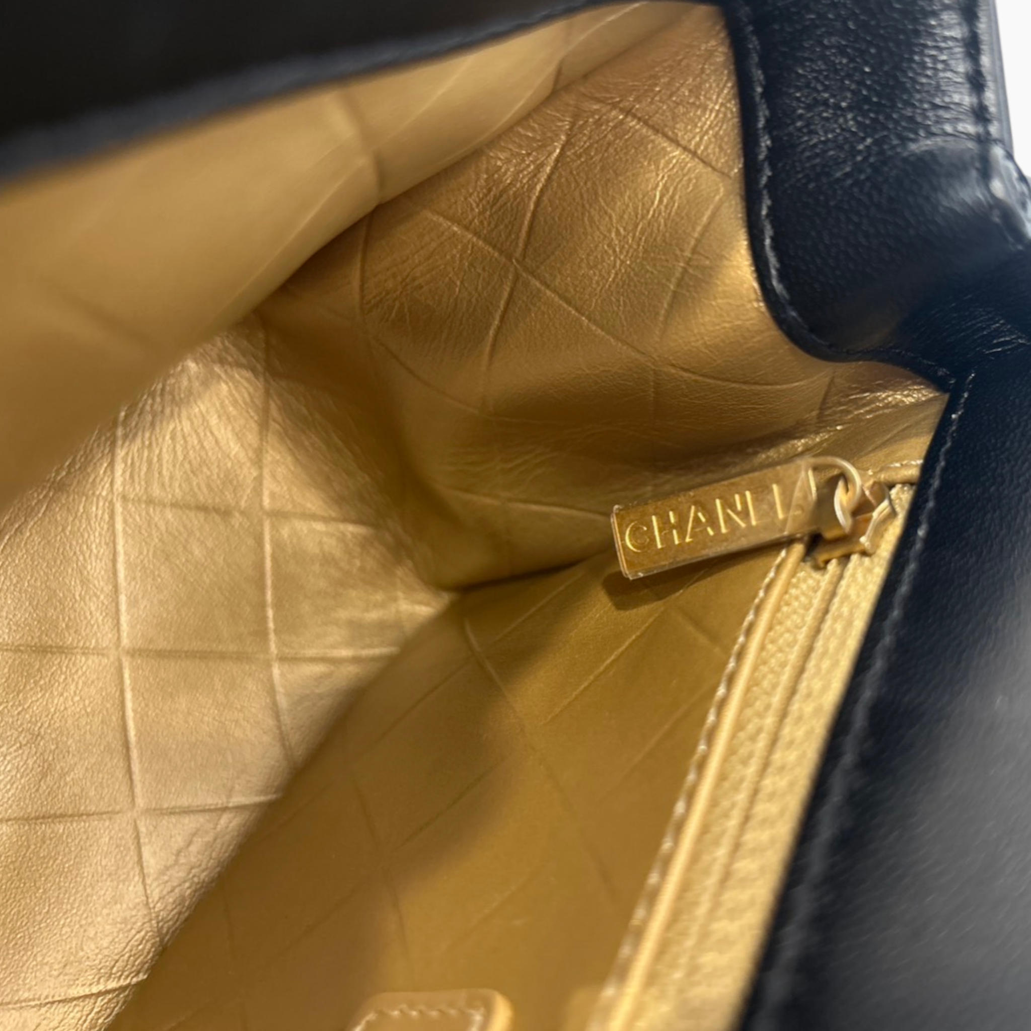 NEW CHANEL - 8.5" Matelasse Hairpin Shoulder Black Microchip