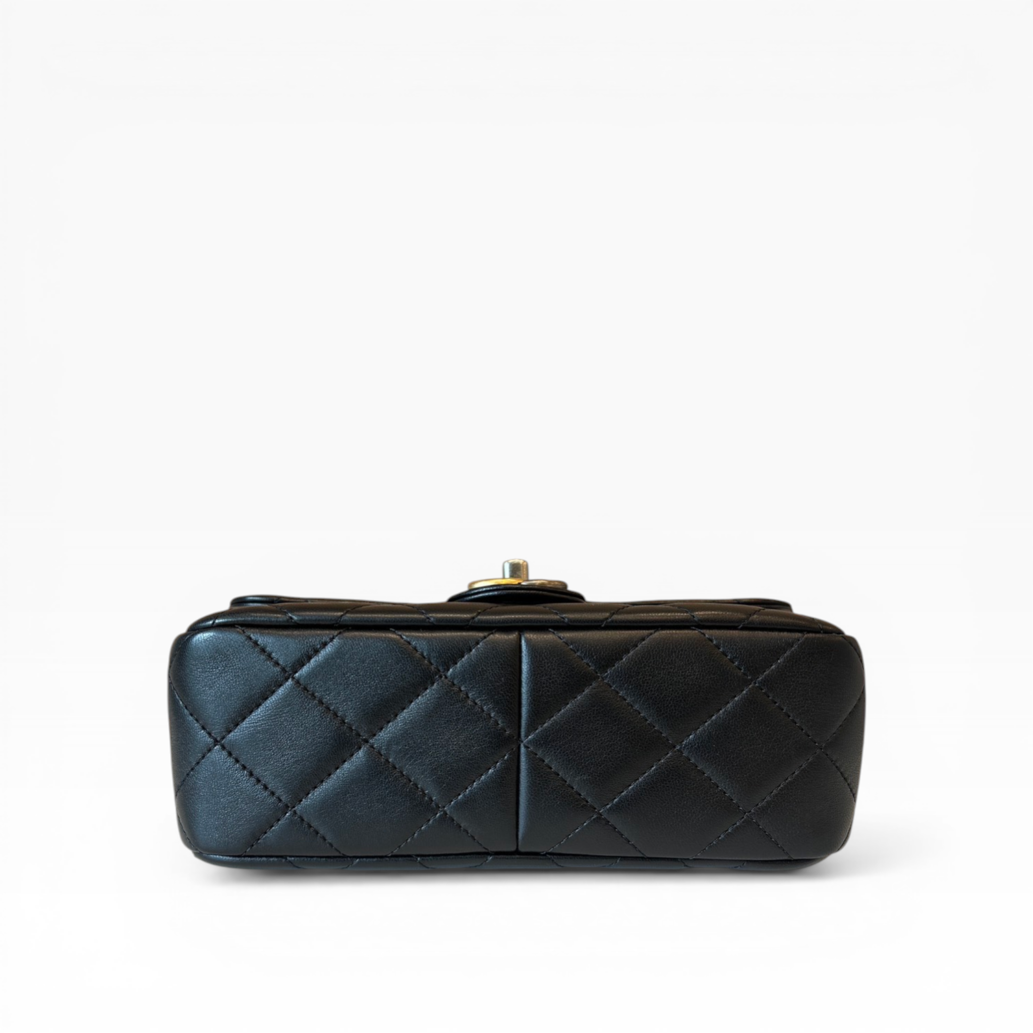 NEW CHANEL - 8.5" Matelasse Hairpin Shoulder Black Microchip