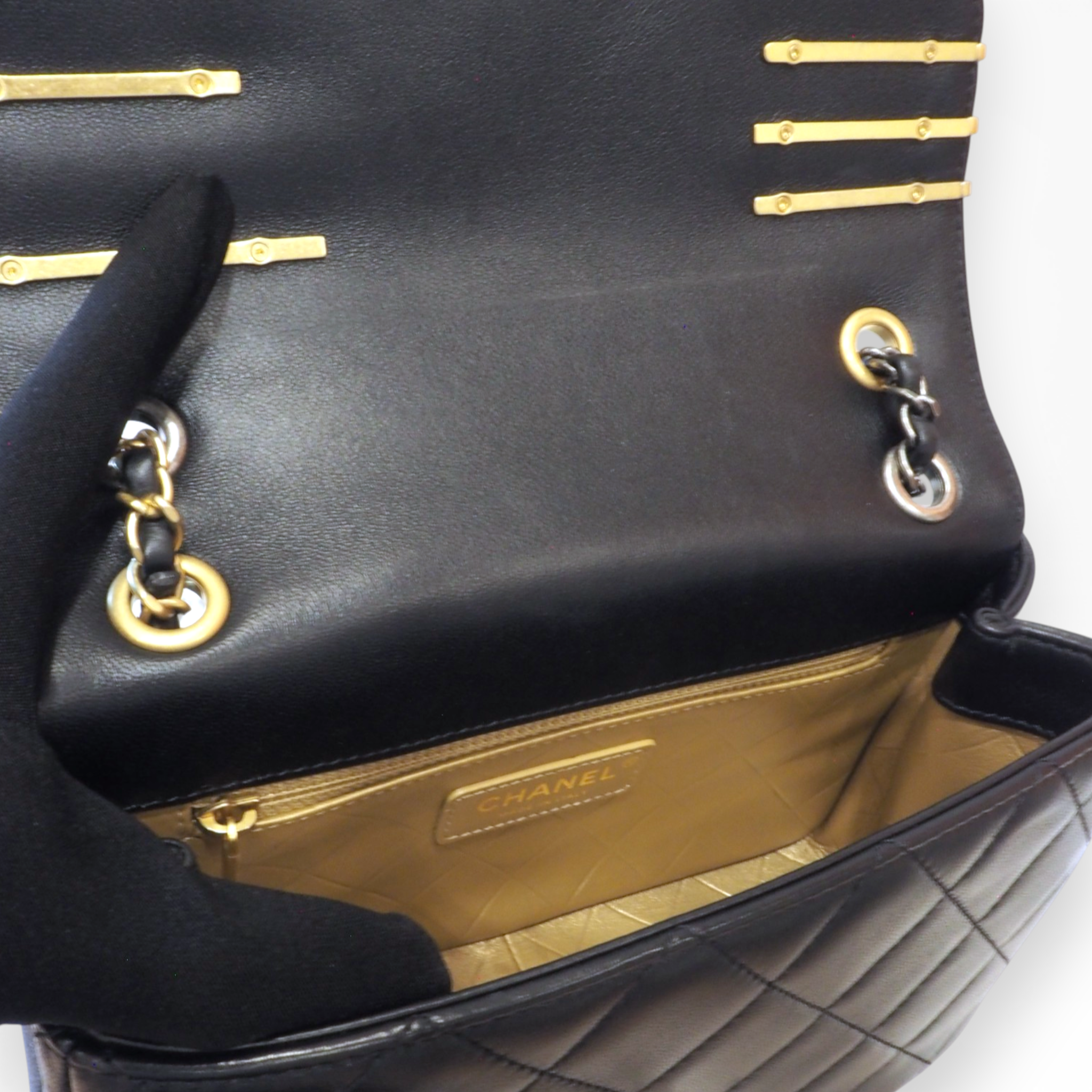 NEW CHANEL - 8.5" Matelasse Hairpin Shoulder Black Microchip