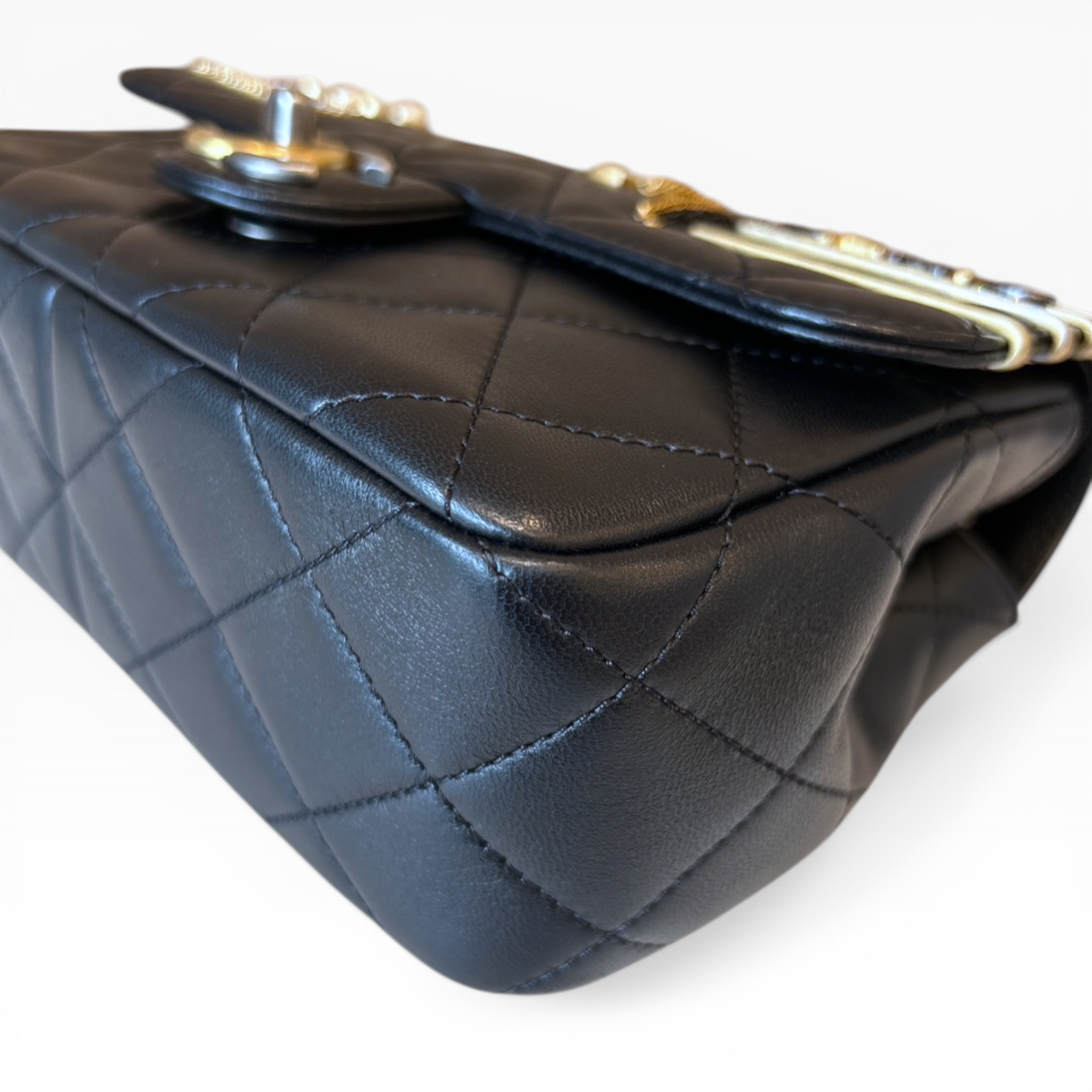 NEW CHANEL - 8.5" Matelasse Hairpin Shoulder Black Microchip