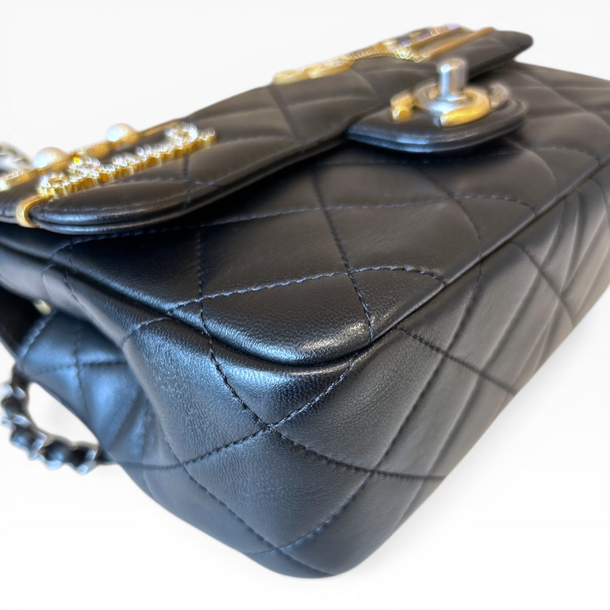 NEW CHANEL - 8.5" Matelasse Hairpin Shoulder Black Microchip