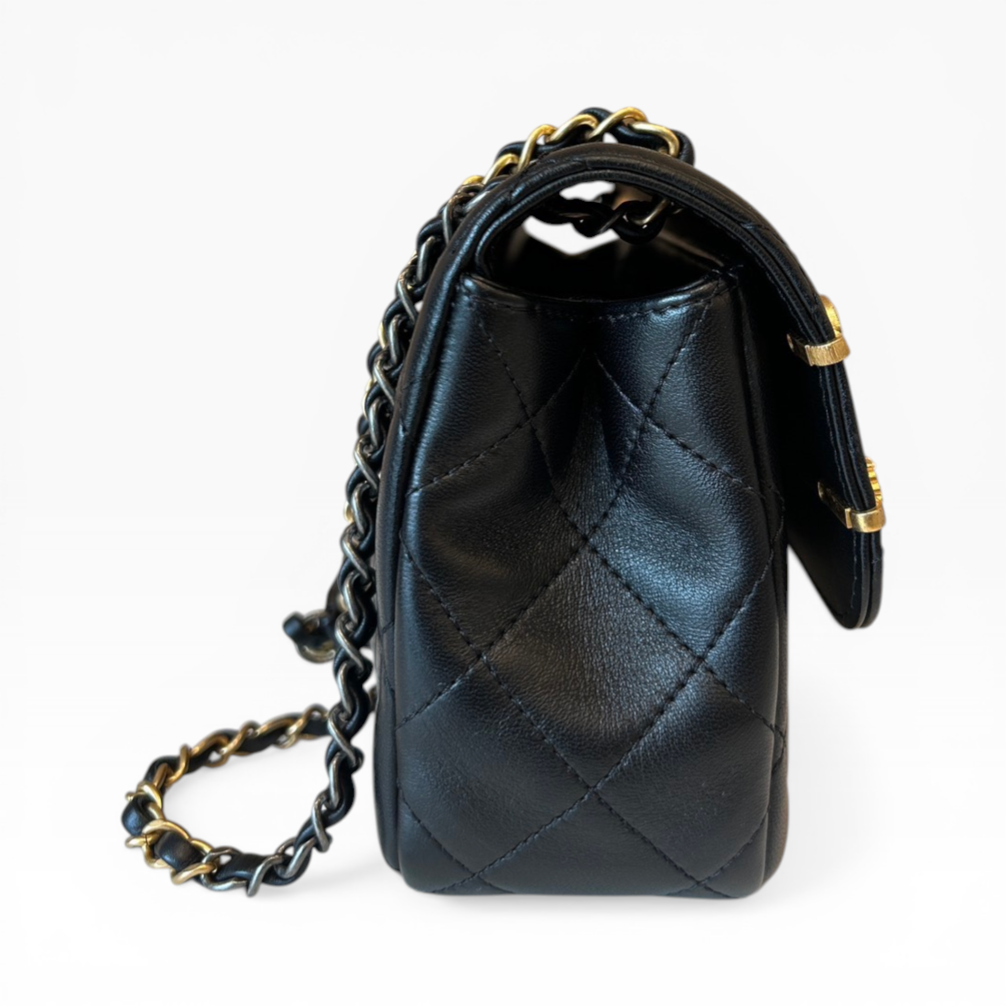 NEW CHANEL - 8.5" Matelasse Hairpin Shoulder Black Microchip