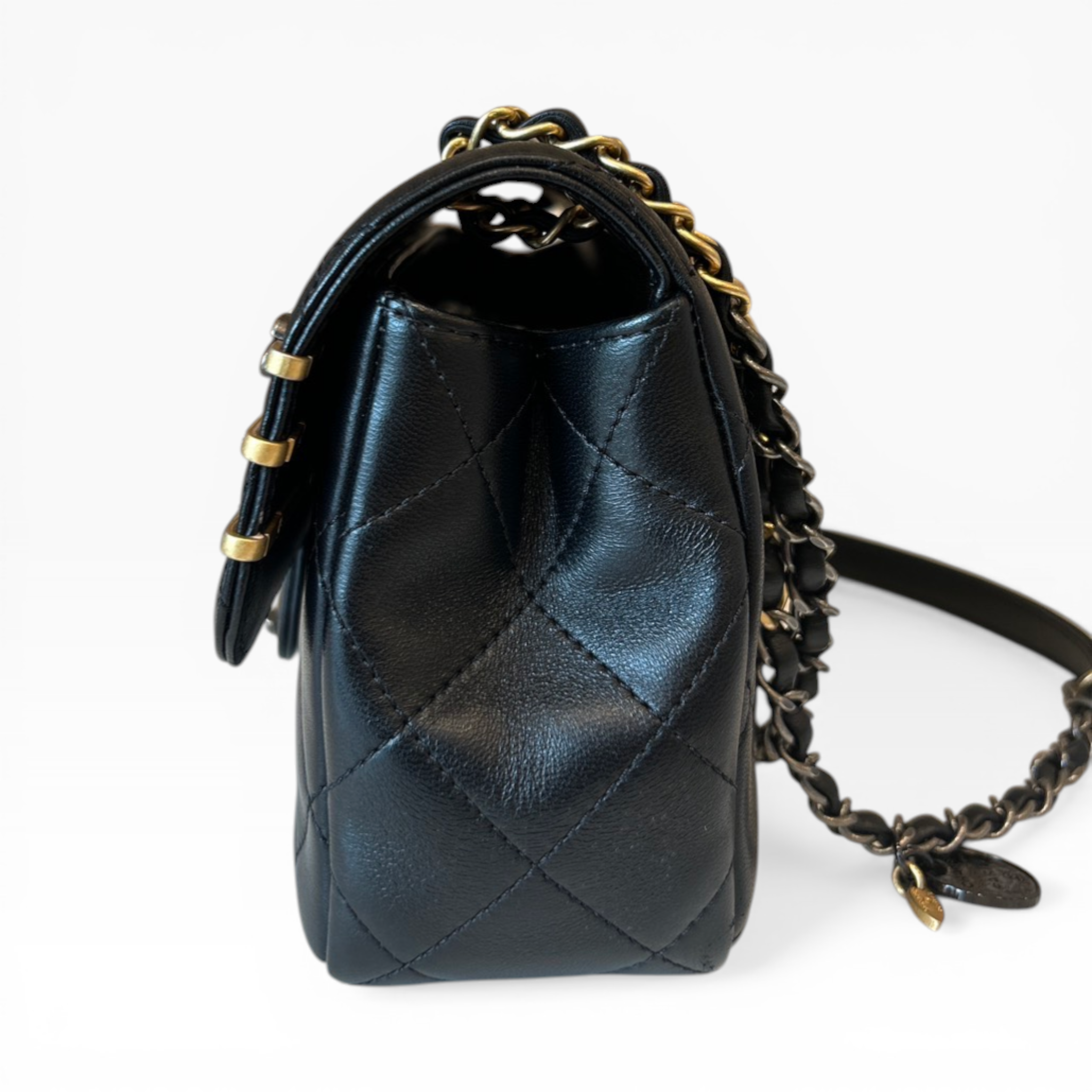 NEW CHANEL - 8.5" Matelasse Hairpin Shoulder Black Microchip