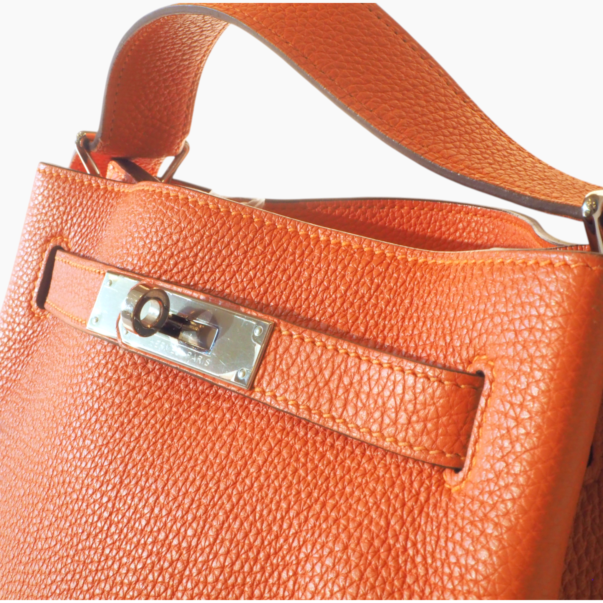 Hermès - So Kelly 22 Orange Togo (PHW)