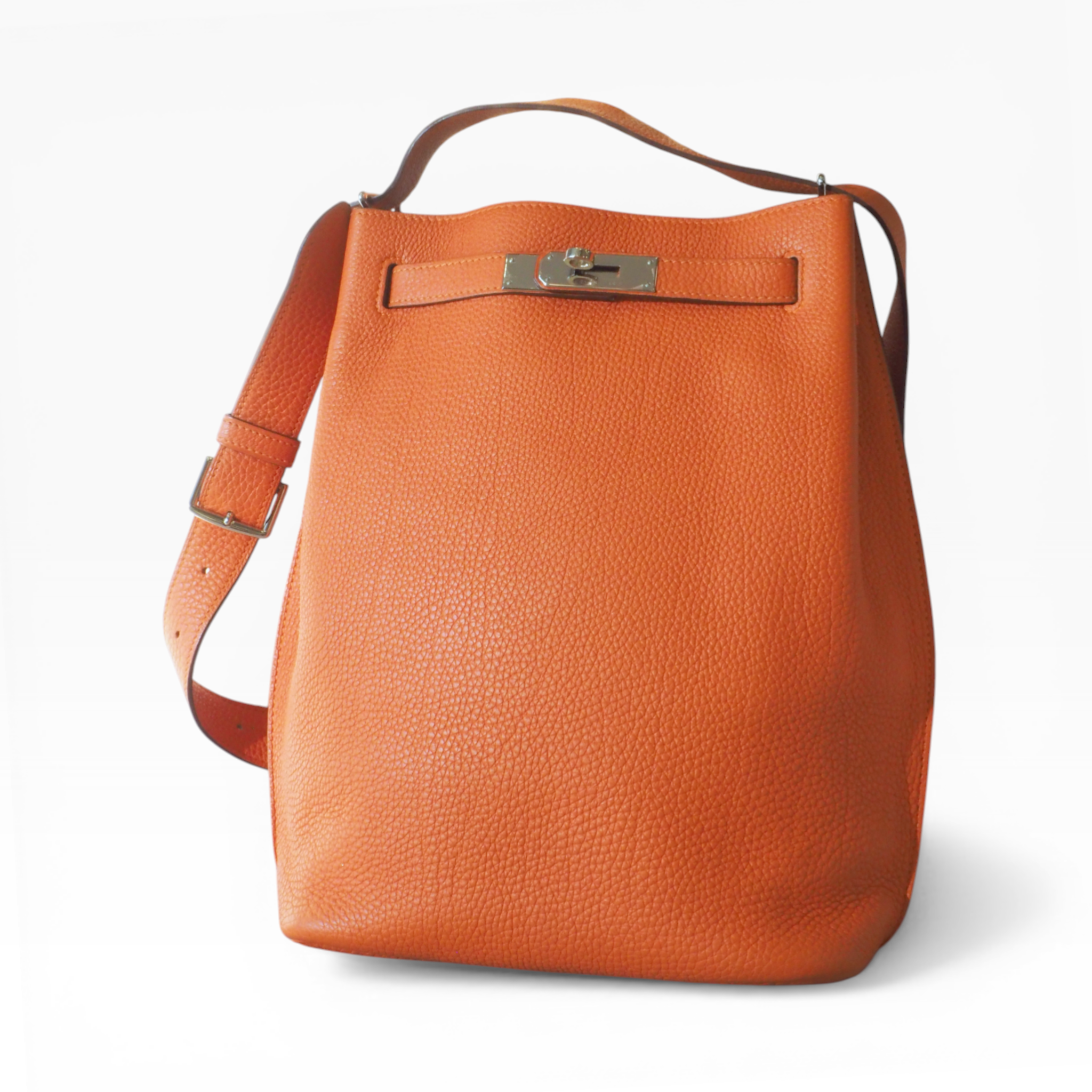 Hermès - So Kelly 22 Orange Togo (PHW)