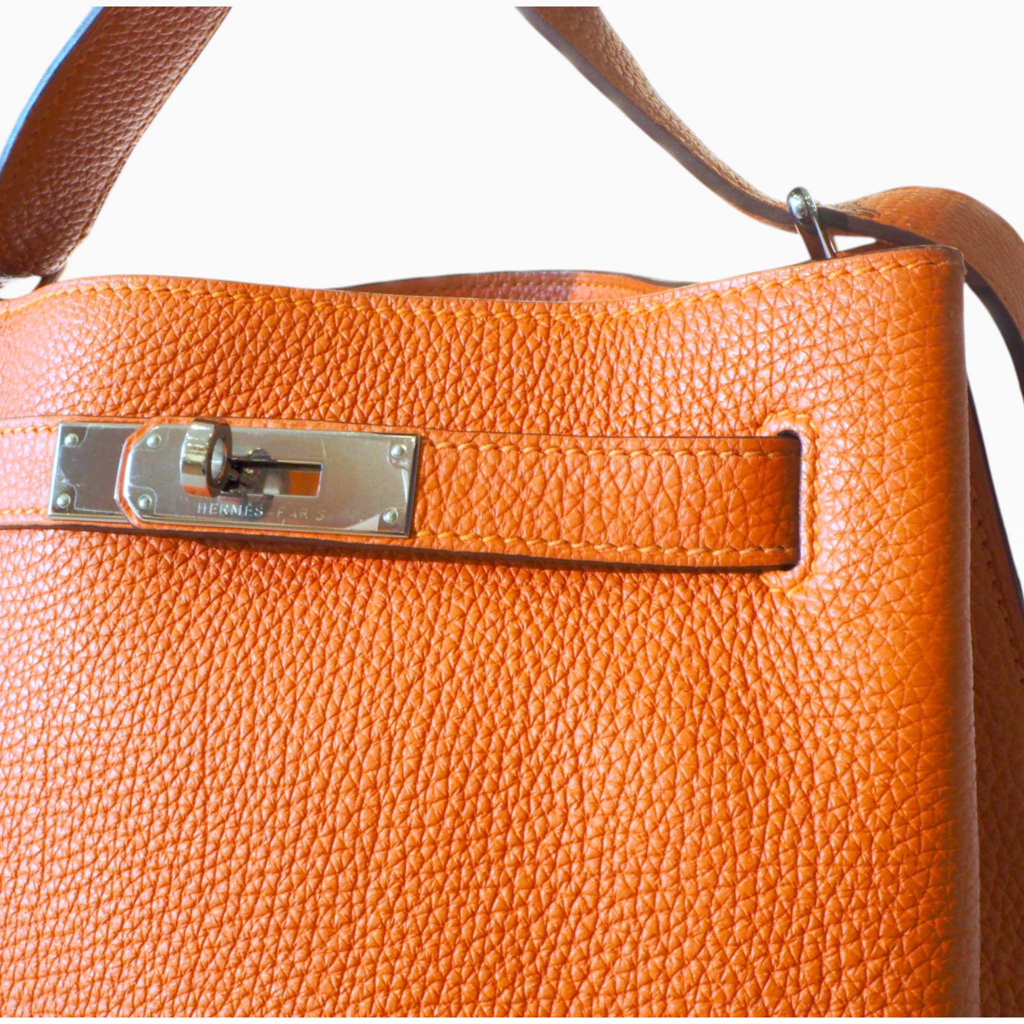 Hermès - So Kelly 22 Orange Togo (PHW)