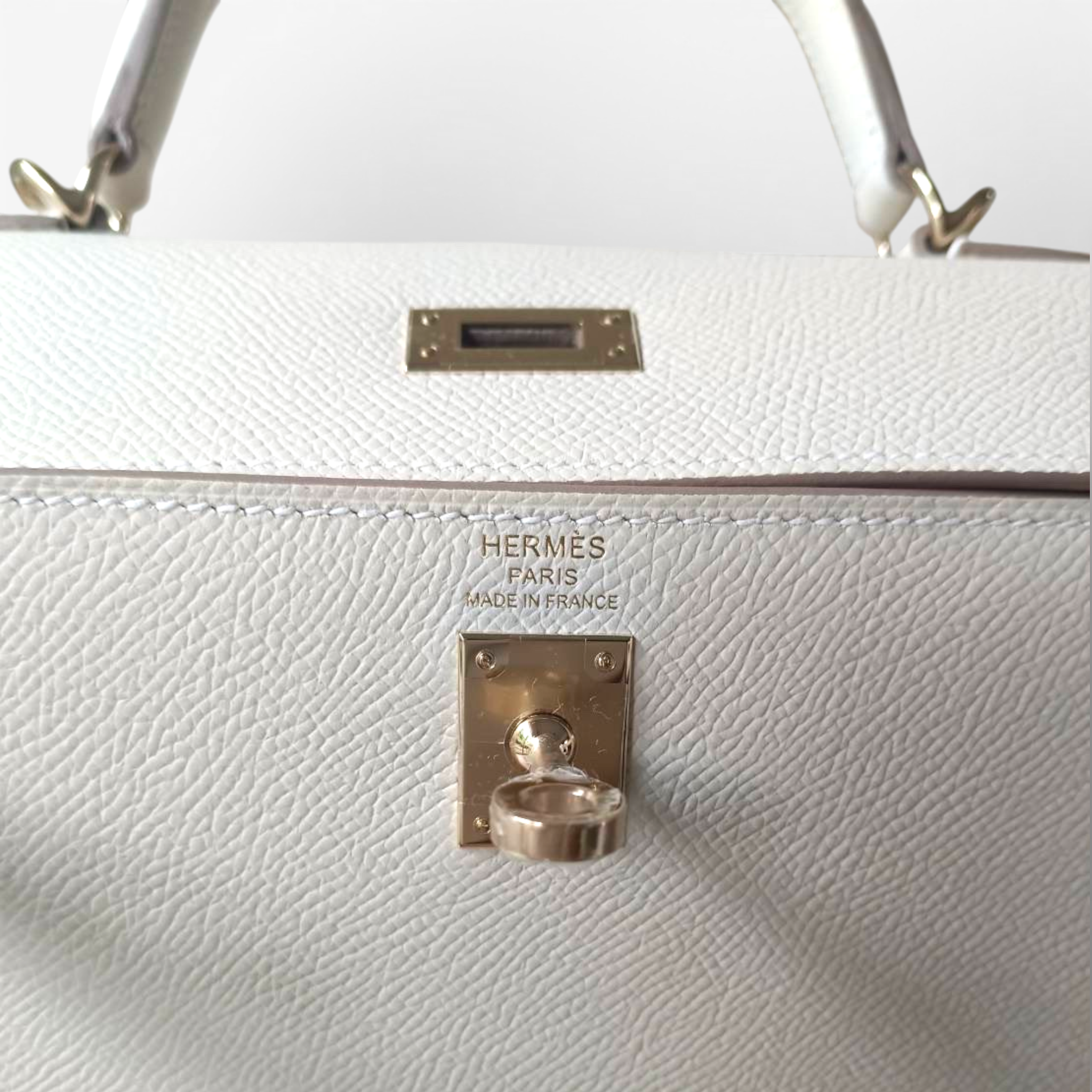 **Brand New** Hermès Sellier Kelly 25 - Ivory Craie Epsom Leather, Permabrass (Champagne Gold)