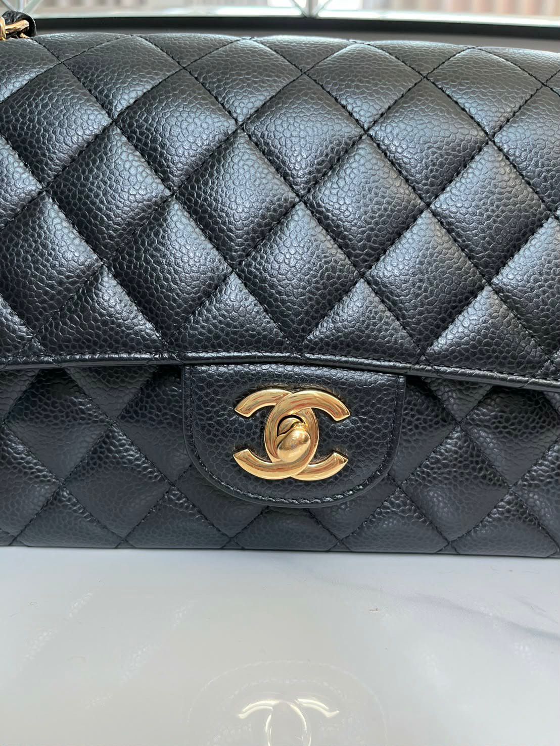 CHANEL - Classic 10 Meduim Double Flap Bag (GHW)